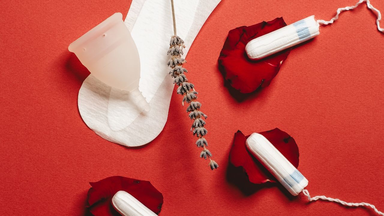 પીરિયડ ફ્લૂથી રાહત મેળવવા માટે, કોઈપણ પ્રકારની દવા લેતા પહેલા ડૉક્ટરની સલાહ લેવી મહત્વપૂર્ણ છે.પીરિયડ ફ્લૂની સમસ્યામાં, સ્ત્રીઓ કેટલાક ઘરેલું ઉપાયો પણ અપનાવી શકે છે અને તેનાથી રાહત મેળવી શકે છે.