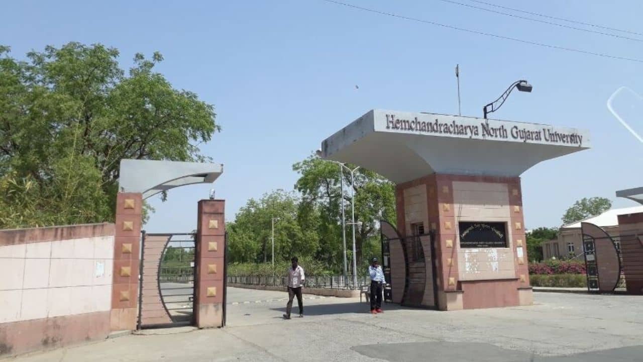 HNGU દ્વારા લેવાયેલી પરીક્ષામાં છબરડાં ? LLBમાં બેઠે બેઠુ ગત વર્ષનું પેપર પુછ્યાનો યુવરાજસિંહનો આરોપ, જુઓ Video