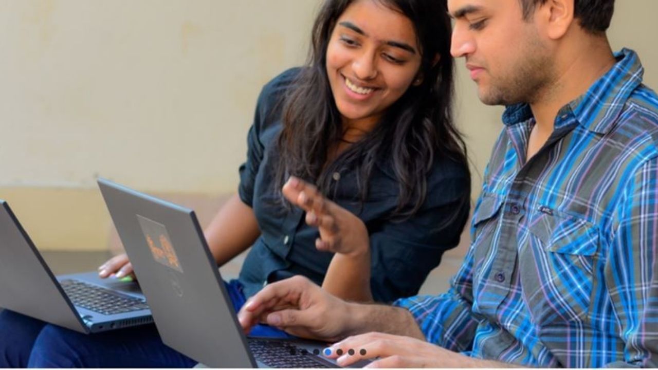 વિદ્યાર્થીઓને MATLAB, Mathematica અને High Performance Computing (HPC), VPN અને અન્ય IT સેવાઓ જેવા સોફ્ટવેર પણ પૂરા પાડવામાં આવે છે.