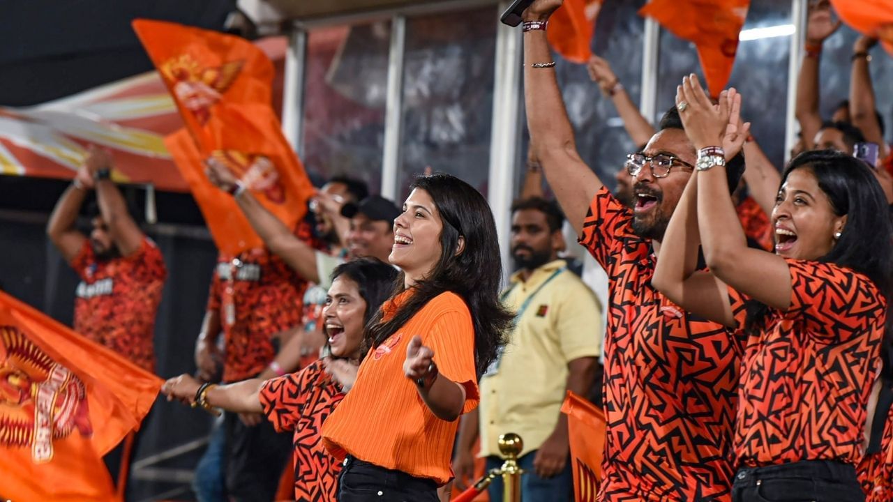 માર્કરમના આઈપીએલના પ્રદર્શનની વાત કરીએ તો તેમણે અત્યારસુધી 53 મેચ રમી છે. આ મેચની 51 ઈનિગ્સમાં1321 રન બનાવ્યા છે. ગત્ત સીઝનમાં સનરાઈઝર્સ હૈદરાબાદની ટીમે એડન માર્કરમને હટાવી પેટ કમિન્સને કેપ્ટન બનાવ્યો હતો.