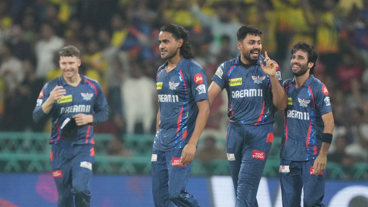 IPLની 33મી મેચના પરિણામ છતાં, પોઈન્ટ ટેબલની સ્થિતિમાં કોઈ ફેરફાર થયો નથી. મુંબઈ ઈન્ડિયન્સના હવે 7 મેચ બાદ 6 પોઈન્ટ છે પરંતુ ટીમ હજુ પણ 7મા સ્થાને છે.નેટરનરેટના કારણે કોલકત્તા નાઈટ રાઈડર્સથી આગળ નીકળી શકી નહી.