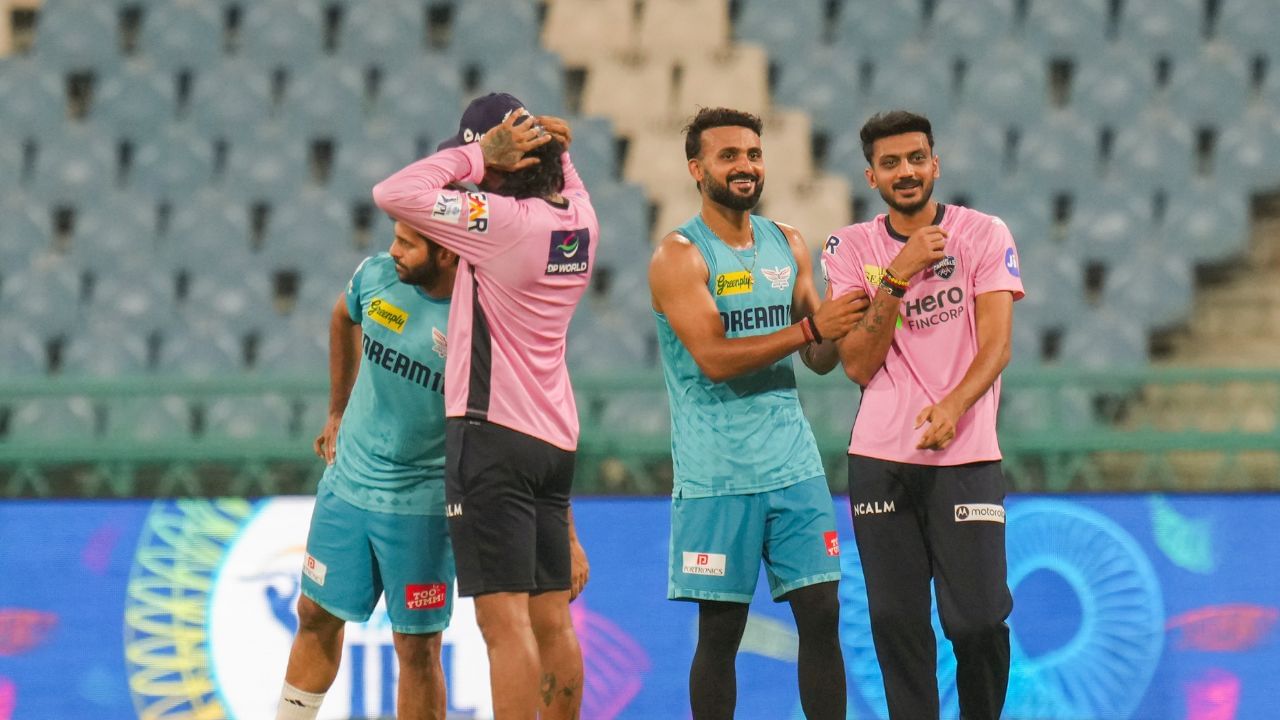 પોઈન્ટ ટેબલમાં આરસીબી, પંજાબ અને લખનૌ વચ્ચે જોરદાર ટકકર જોવા મળી રહી છે. મુંબઈ ઈન્ડિયન્સની ટીમ પણ ધીમે ધીમે પોઈન્ટ ટેબલમાં આગળ આવી રહી છે. 8 મેચમાં 4 જીત સાથે છઠ્ઠા સ્થાને છે. તો પંજાબ,આરસીબી અને લખનૌની ટીમ 8માંથી 5 જીત સાથે ક્રમશ ત્રીજા, ચોથા અને પાંચમાં સ્થાને છે.