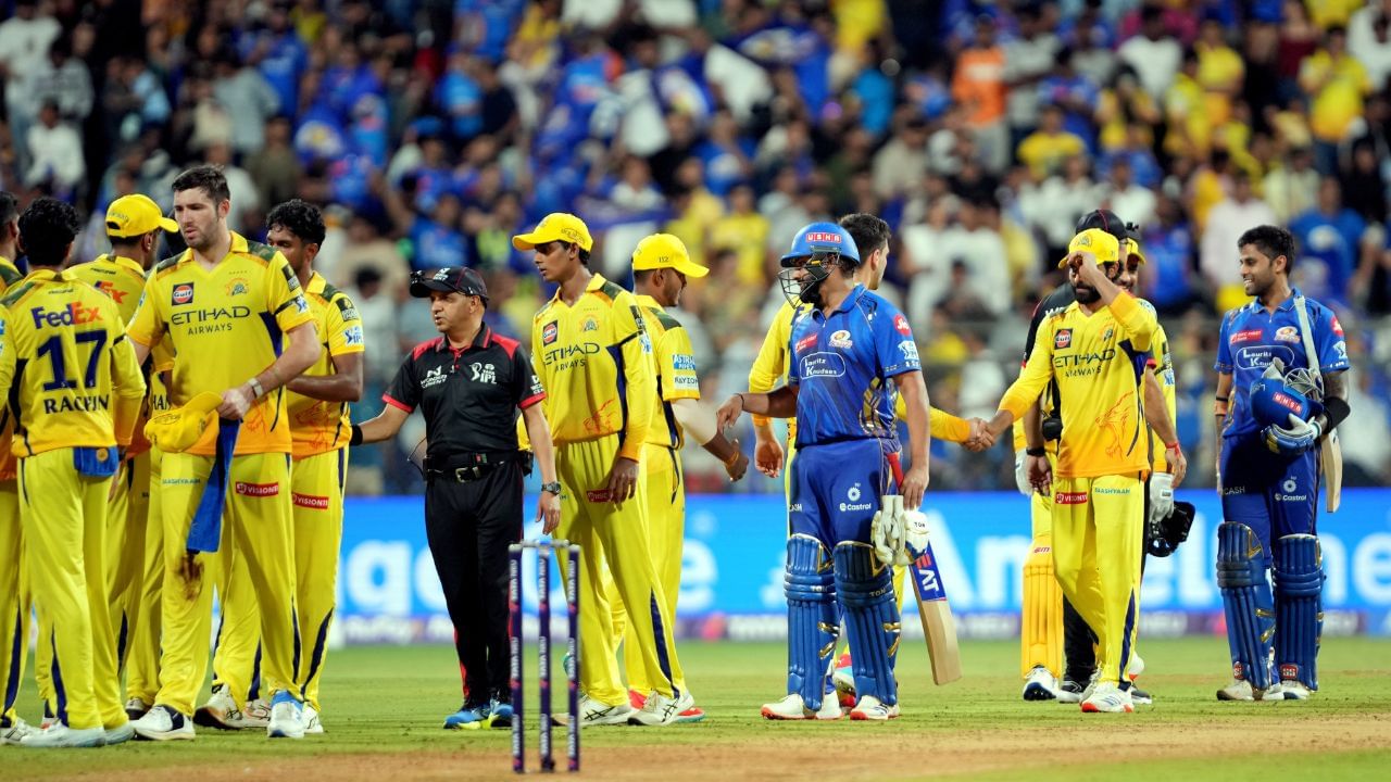 આરસીબીની ટીમ પણ આ વખતે સારું પ્રદર્શન કરી રહી છે પોઈન્ટ ટેબલમાં ત્રીજા સ્થાને છે. આરસીબીને 3 જીતની જરુર છે. પંજાબ કિંગ્સની ટીમ 5 જીત મેળવી ચોથા સ્થાને છે. ક્વોલિફાય કરવા માટે તેમણે પણ 3 મેચ જીતવી પડશે.