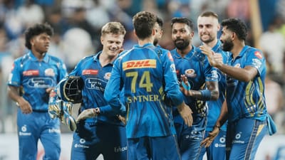 આઈપીએલ 2025ની અડધી સીઝન પૂર્ણ થઈ ચૂકી છે. સાથે તમામ ટીમે જીતનું ખાતું ખોલાવી લીધું છે. હવે આની અસર પોઈન્ટ ટેબલ પર જોવા મળશે. જેમાં ખુબ જ રસાકસી જોવા મળી રહી છે. જેમાં ટોપ-4 ટીમના પોઈન્ટ સરખા છે. તો છેલ્લી 4 ટીમ પણ એકબીજાથી આગળ જવાની રેસમાં છે.