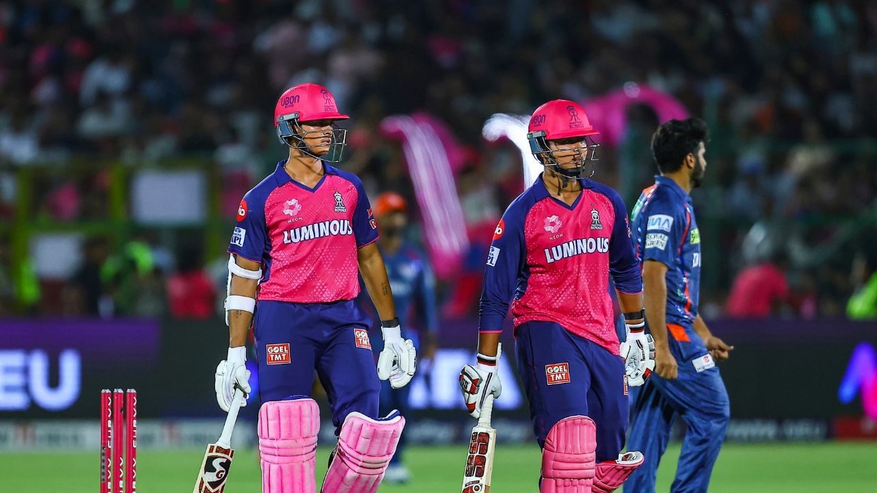 રાજસ્થાન અને સીએસકેની ટીમે 8માંથી માત્ર 2 મેચ જીતી છે. પ્લેઓફમાં સ્થાન મેળવવા માટે 6 મેચ જીતવાની રહેશે. હૈદરાબાદે 7માંથી 2 મેચ જીતીછે. ક્વોલિફાય થવા માટે 7માંથી 6 જીતની જરુર છે.