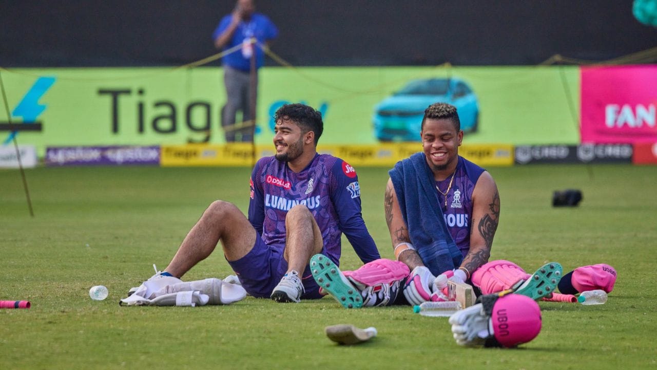 છઠ્ઠા સ્થાને મુંબઈ ઈન્ડિયન્સ 8 પોઈન્ટ સાથે,સાતમાં સ્થાને રાજસ્થાન રોયલ્સની ટીમ તેમજ 9માં સ્થાને સનરાઈઝર્સ હૈદરાબાદ અને 10માં સ્થાને ચેન્નાઈ સુપર કિંગ્સની ટીમ છે.