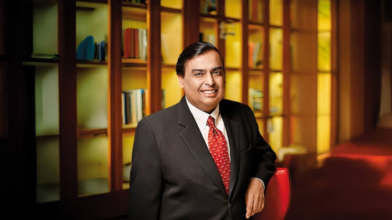 વર્ષ 2025 ની શરૂઆતથી, મુકેશ અંબાણીની કુલ સંપત્તિમાં $3.54 બિલિયનનો વધારો થયો છે. જે પછી તેમની કુલ સંપત્તિ $94.10 બિલિયન થઈ ગઈ. તે વિશ્વમાં 16મા ક્રમે છે. ગૌતમ અદાણીની કુલ સંપત્તિ વિશે વાત કરીએ તો, આ વર્ષની શરૂઆતથી તેમની સંપત્તિમાં $900 મિલિયનનો વધારો થયો છે. જે પછી તેમની કુલ સંપત્તિ વધીને $79.6 બિલિયન થઈ ગઈ છે.