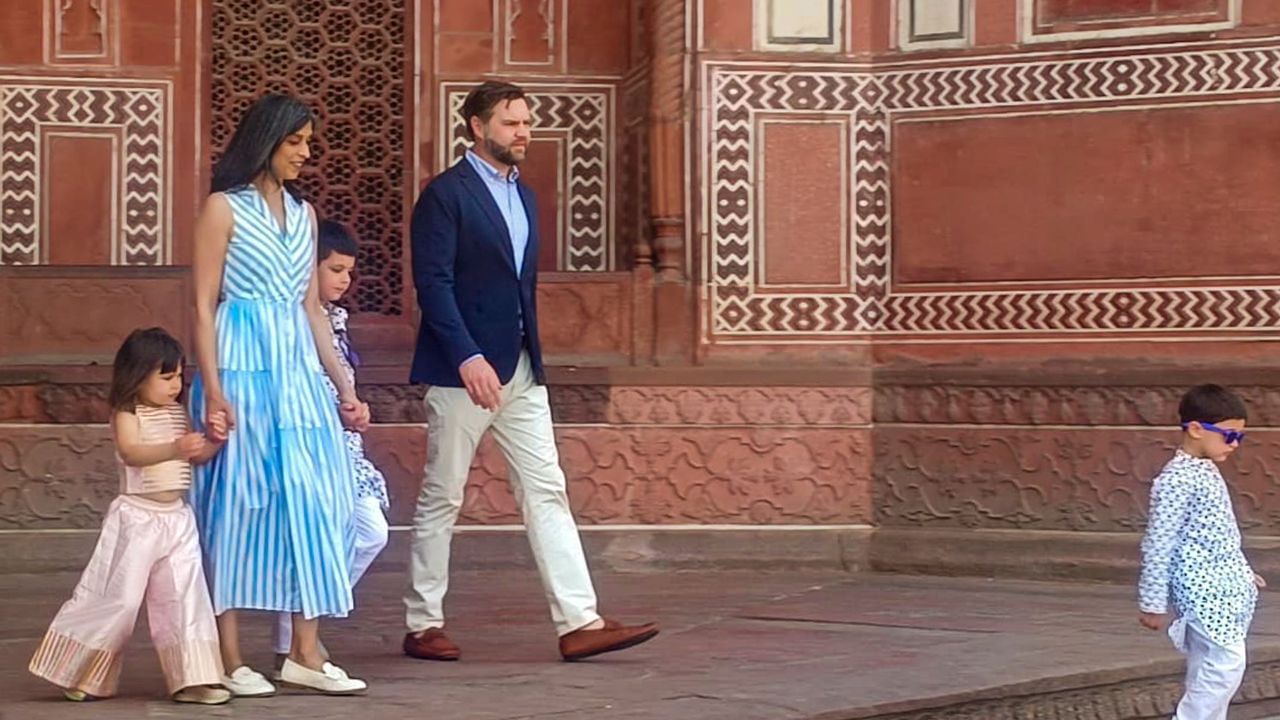 યેલ લૉ સ્કૂલમાં અભ્યાસ કરતી વખતે વેન્સની મુલાકાત ઉષા ચિલુકુરી સાથે થઈ હતી. ત્યારબાદ કોલેજના દિવસોમાં એકબીજાને પ્રેમ થયો અને કપલે વર્ષ 2014માં લગ્નના બંધનમાં બંધાયા હતા.