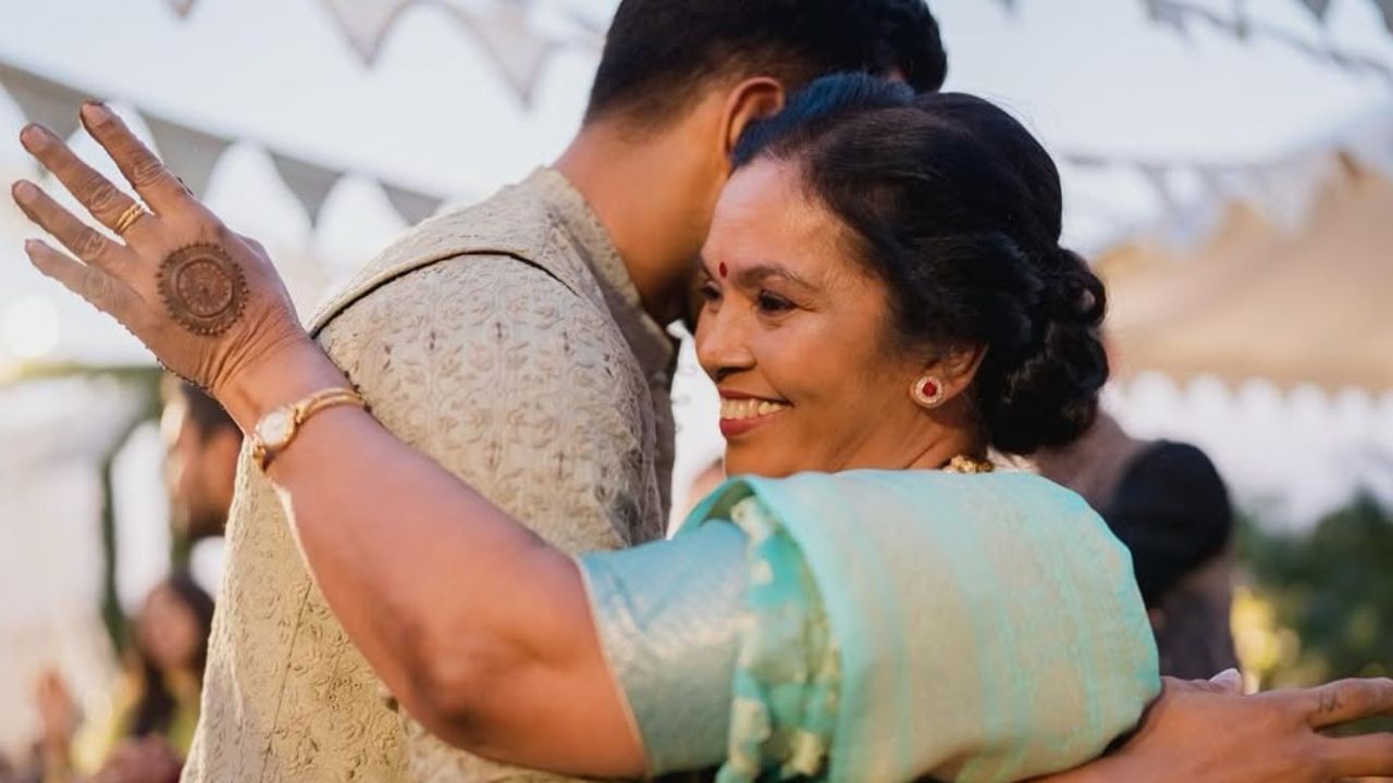 જો સ્ટડીમાં સારું રિઝલ્ટ ન આવ્યું તો તેની સાથે બોલવાનું બંધ કરી દેશે. કે.એલ રાહુલે માતા-પિતાની આ શરત સ્વીકારી પોતાની લાઈફમાં રમત અને અભ્યાસ બંન્નેમાં બેલેન્સ બનાવી રાખ્યું.પરંતુ 15 વર્ષની ઉંમરમાં કે.એલ રાહુલથી એક ભૂલ થઈ હતી. જેના કારણે તેની માતા ગુસ્સે થઈ હતી.