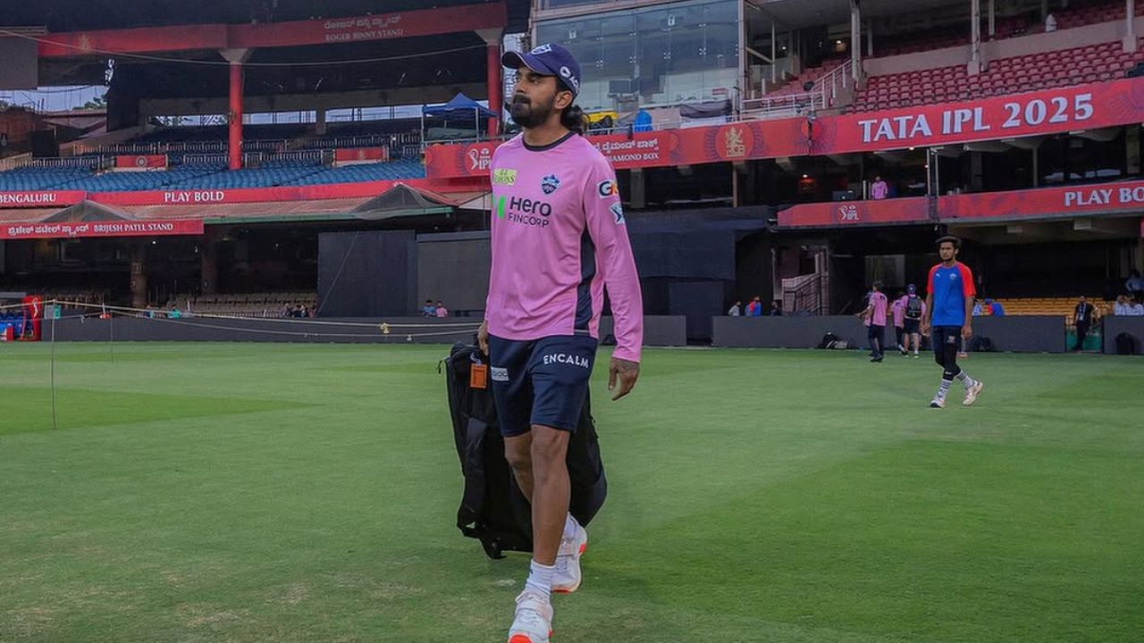 ક્રિકેટમાં રાહુલ દ્વવિડને પોતાનો આદર્શ માનનાર કે.એલ રાહુલ સ્ટાઈલમાં રહેવાનો પહેલાથી શોખ હતો.પરંતુ ક્રિકેટમાં તેનો હીરો રાહુલ દ્રવિડ છે. ઇંગ્લેન્ડના મહાન ફૂટબોલર ડેવિડ બેકહામ એક સ્ટાઇલ આઇકોન છે.