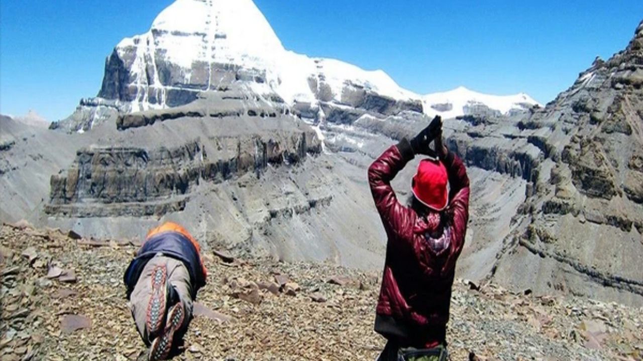 વિદેશ મંત્રાલય મુજબ, પાંચ ટુકડી 50 યાત્રાળુઓ સાથે ઉત્તરાખંડના લિપુલેખ પાસથી અને 10 જૂથો સિક્કિમના નાથુ લા પાસ મારફતે રવાના થશે. રસ ધરાવતા યાત્રાળુઓ https://kmy.gov.in પર ઑનલાઇન અરજી કરી શકે છે.