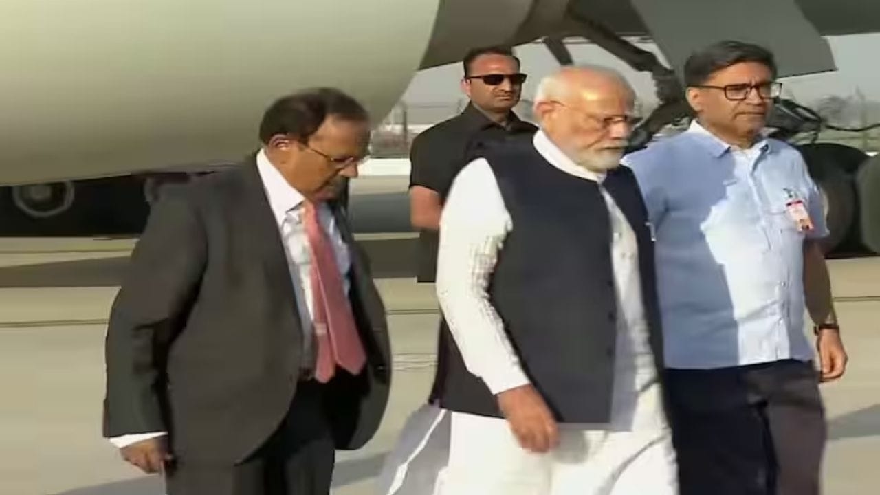 વિશ્લેષકો અનુસાર, શેરબજારમાં વધતી અસુરક્ષા પાછળનો એક મુખ્ય કારણ ભારત તરફથી શક્ય પ્રતિસાદનો ભય છે. આતંકી હુમલામાં 26 લોકોનાં જાન ગયા છે, જેમાંથી મોટા ભાગે પ્રવાસીઓ હોવાનું જાણવા મળ્યું છે. આ ઘટના બાદ ભારતના વડાપ્રધાન નરેન્દ્ર મોદીએ તેમની સાઉદી અરેબિયાની મુલાકાત અધૂરી છોડી સ્વદેશ પાછા ફરવાનો નિર્ણય કર્યો હતો. વડાપ્રધાનની આગેવાની હેઠળ ઉચ્ચ સ્તરની બેઠક યોજવામાં આવી, જ્યારે ગૃહમંત્રી અમિત શાહ શ્રીનગર પહોંચીને જાતે ઘટનાસ્થળ અને આસપાસના વિસ્તારમાં હાજરી આપી.