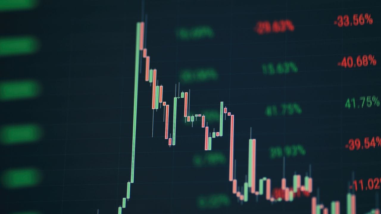 આ તમામ ઘટનાઓના એકસાથે પ્રભાવથી પાકિસ્તાની શેરબજારમાં અસ્વીકાર્ય ચિંતાનું માહોલ છવાઈ ગયું છે, અને રોકાણકારોમાં પણ અનિશ્ચિતતા જોવા મળી રહી છે. (નોંધ : અહીં આપવામાં આવેલી માહિતી ફક્ત આપની જાણકારી માટે છે. કોઈ પણ રોકાણ કરવા પહેલા નિષ્ણાતોની સલાહ લેવી જરૂરી છે.)