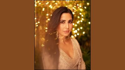 આ અભિનેત્રી બીજી કોઈ નહી પણ બોલિવૂડની હસીના 'કેટરિના કૈફ' છે. ખરેખરમાં, કેટરિનાનું બાળપણ 18 અલગ અલગ દેશોમાં વિત્યું છે. જેના કારણે તે શાળામાં અભ્યાસ કરી શકી નહીં.