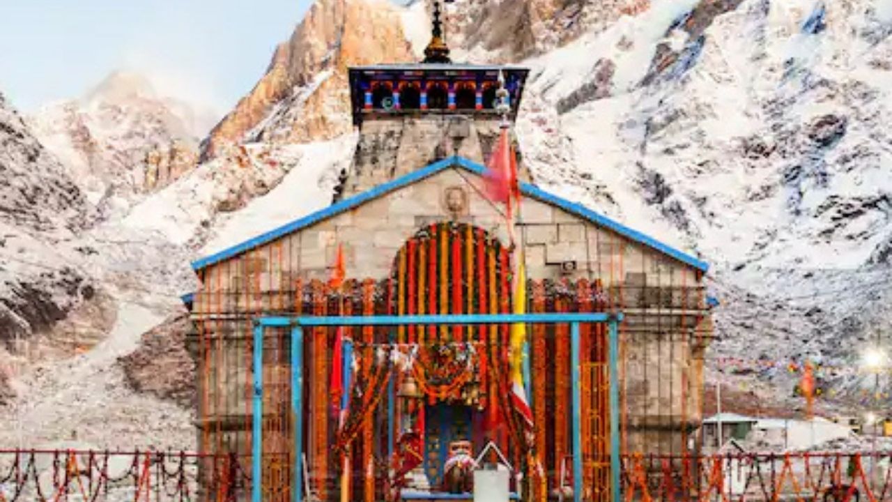 ચાર ધામની યાત્રા માટે યનુનોત્રી ધામના કપાટ 30 એપ્રિલના રોજ ખુલશે. તેમજ ગંગોત્રી ધામના કપાટ પણ 30 એપ્રિલના રોજ ખુલશે. તો કેદારનાથ ધામના કપાટ 2 મેના રોજ ખુલશે અને બદ્રીનાથના કપાટ 4 મેના રોજ ખુલશે. તો હેમ કુંડ સાહિબના કપાટ 25 મેના રોજ ખુલશે.