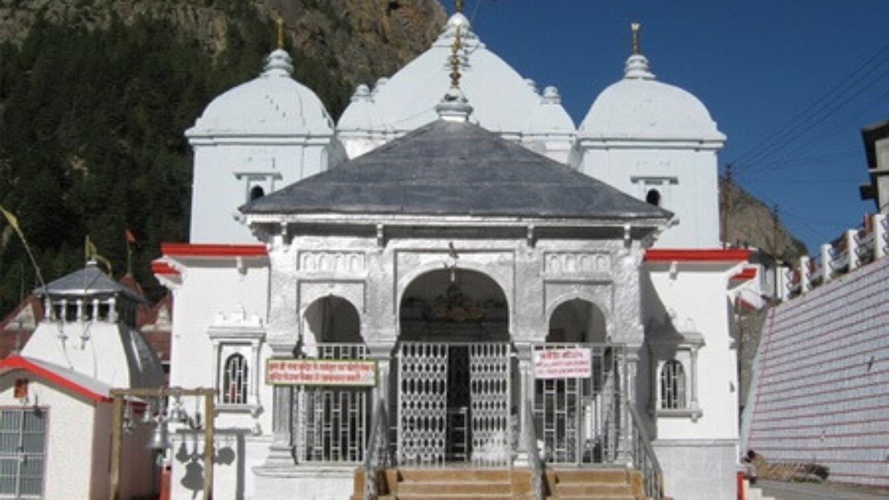 જો તમે કેદારનાથ યાત્રા પર જઈ રહ્યા છો, તો તમારી સાથે રોકડ રકમ રાખો. મુસાફરી દરમિયાન, પહાડોમાં ઘણી જગ્યાએ એટીએમ કે ઓનલાઈન સુવિધાઓ હોતી નથી. આવી સ્થિતિમાં, તમને સમસ્યાઓનો સામનો કરવો પડી શકે છે. તમારી સાથે થોડી રોકડ રાખો.