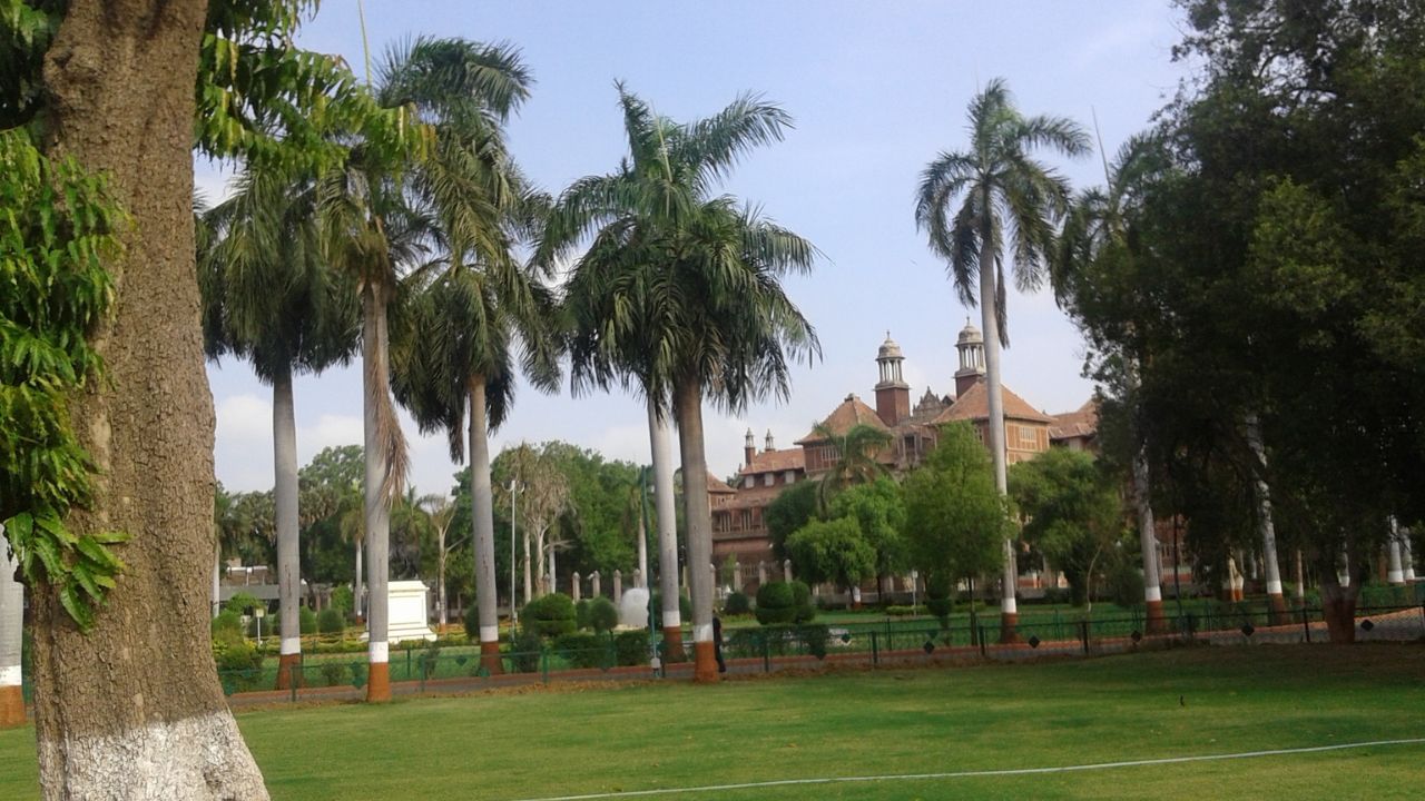  આજે લક્ષ્મી વિલાસ પેલેસ માત્ર વડોદરાનું નહીં પરંતુ આખા ગુજરાતનું ગૌરવ છે અને તે યુરોપની ભવ્યતાને ટક્કર આપે તેવું સ્થાન ધરાવે છે. ( આ માહિતી વિવિધ ઐતિહાસિક તથ્યો અને સંશોધનો પર આધારિત છે.  વિગતવાર માહિતી માટે, ઇતિહાસના પ્રમાણભૂત ગ્રંથો અને સંશોધનોનો અભ્યાસ કરવો ઉચિત રહેશે.)  (Credits: - Wikipedia)