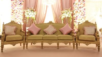 લગ્ન દરમિયાન લાખો રુપિયાનો ખર્ચ થાય છે. પરંતુ કેટલાક લોકો એવા પણ છે જે કોર્ટ મેરેજને વધારે સપોર્ટ કરી રહ્યા છે. કોર્ટ મેરેજે કોઈ પણ ખર્ચા વગર એક કલાકમાં સરળતાથી પૂર્ણ થઈ જાય છે. આજે આપણે કોર્ટ મેરેજ અંગે કેટલાક નિયમો વિશે વાત કરીશું.