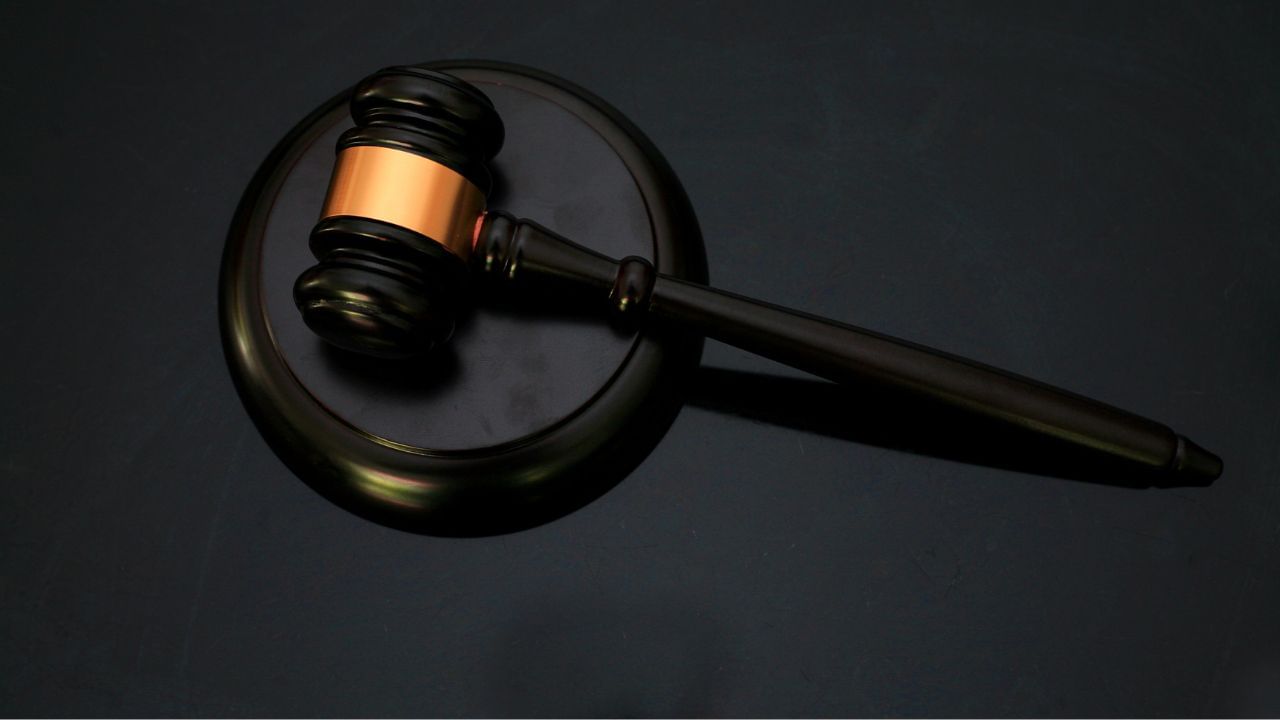 જો મામાની સંપત્તિ પૈતૃક સંપત્તિ છે. તો મામાના દીકરા-દીકરીનો આ સંપત્તિમાં અધિકાર છે. પરંતુ ભાણેજનો અધિકાર રહેશે નહી.