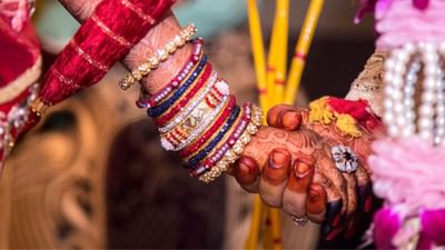 પ્રી નેપ્ચુઅલ એગ્રીમેન્ટ એક લીગલ કોન્ટ્રાક્ટ હોય છે. જે લગ્ન પહેલા કપલ દ્વારા કરવામાં આવે છે. બંન્ને નક્કી કરે છે કે, જો કપલ છૂટાછેડા લે છે અથવા અલગ થાય છે. તો પૈસા, મિલકત, બાળકોની કસ્ટડી અને અન્ય વસ્તુઓ કેવી રીતે નક્કી કરશે.