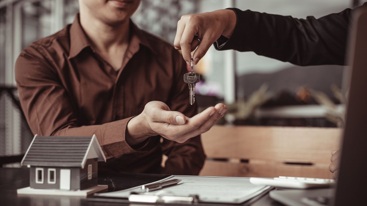 ભત્રીજાનો દાવો ફક્ત ત્યારે જ રહેશે જો કાકાએ મિલકત તેને ભેટમાં આપી હોય અથવા વસિયતમાં તેનું નામ આપ્યું હોય.જો કાકા અને ભત્રીજા બંનેના પૂર્વજો એક જ હોય અને મિલકત પૂર્વજોની હોય, તો ભત્રીજાનો પણ મિલકત પર દાવો હોઈ શકે છે.