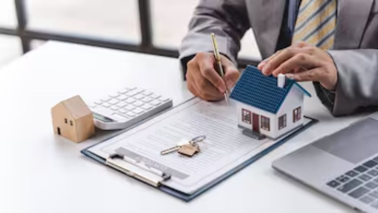 લેન્ડમાર્ક જજમેન્ટ્સ: Shrikant Daji Sathe vs. State Bank of India, AIR 1993 Bom 91, બોમ્બે હાઈકોર્ટે સ્પષ્ટતા કરી હતી કે વારસદારો ફક્ત મૃતક પાસેથી વારસામાં મળેલી મિલકત માટે જ જવાબદાર રહેશે - તેનાથી વધારે નહીં. Commissioner of Income Tax v. P.K. Kurian (2005) 145 Taxman 326 (Ker.), વારસદારો મિલકત હસ્તગત ન કરે ત્યાં સુધી તેઓ કોઈપણ જવાબદારી માટે વ્યક્તિગત રીતે જવાબદાર નથી. ICICI Bank Ltd vs Prakash Kaur & Ors [2007], કોર્ટે કહ્યું કે, જો મૃતકનો કાનૂની વારસદાર લોન કરારનો ભાગ ન હોય, અને તેને મૃતકની મિલકત ન મળી હોય, તો તે વ્યક્તિ લોન માટે જવાબદાર નથી.
