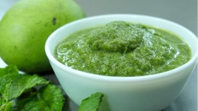 કાચી કેરીની ચટણી બનાવવા માટે કાચી કેરી, મીઠું, લાલ મરચું પાઉડર, ખાંડ અથવા ગોળ સહિતની સામગ્રીની જરુર પડશે.