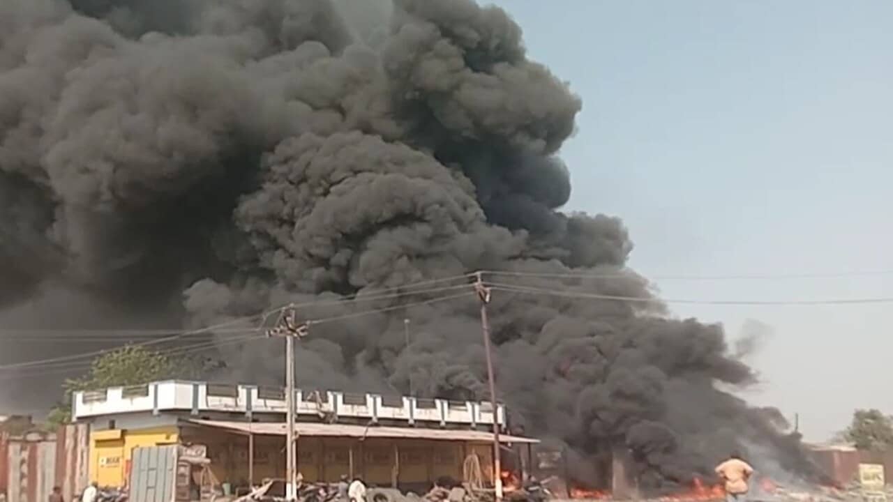 ગોધરામાં ટાયરના સ્ક્રેપના ગોડાઉનમાં લાગી ભીષણ આગ, જુઓ વીડિયો