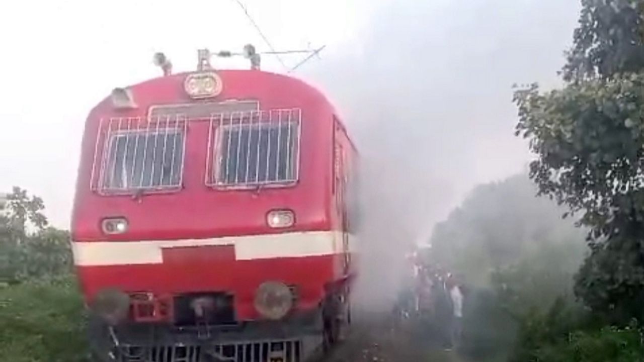 ટ્રેન નંબર 04612 નામની આ ખાસ ટ્રેન શ્રી માતા વૈષ્ણો દેવી (SMVD) કટરાથી રાત્રે 9 : 20 વાગ્યે ઉપડશે. તે બીજા દિવસે સવારે 9:30 વાગ્યે નવી દિલ્હી પહોંચતા પહેલા ઉધમપુર અને જમ્મુ તાવી સ્ટેશનો પર રોકાશે. આ સાથે, ઉત્તર રેલ્વેની નવી સ્પેશિયલ ટ્રેન નંબર 04614 પણ કટરાથી નવી દિલ્હી રૂટ પર દોડી રહી છે. તમને જણાવી દઈએ કે, આ ટ્રેન 11:50 કલાકમાં 655 કિમીનું અંતર કાપશે.