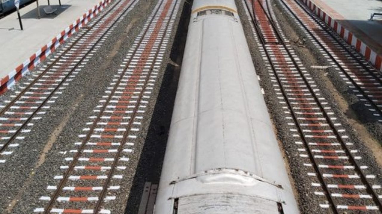 ભારતીય રેલવે દ્વારા ચલાવવામાં આવેલી આ સ્પેશિયલ ટ્રેનની ટિકીટ કટરા,ઉધમપુર અને જમ્મુ સ્ટેશનના કાઉન્ટર પર ટિકિટ ઉપલબ્ધ હશે.અહીથી જરુરિયાતમંદ લોકો પોતાની ટિકિટ લઈ શકે છે અને સીટ બુક કરી શકે છે.