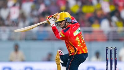 IPL 2025 માટે ખેલાડીઓના ઓક્શનમાં, પ્રિયાંશ આર્યને ખરીદવા માટે દિલ્હી કેપિટલ્સ, પંજાબ કિંગ્સ અને રોયલ ચેલેન્જર્સ બેંગ્લોર વચ્ચે ટકકર જામી હતી. અંતે, પંજાબ કિંગ્સની જીત થઈ હતી. તેમણે તેમના માટે 3.80 કરોડ રૂપિયા ખર્ચ્યા હતા.