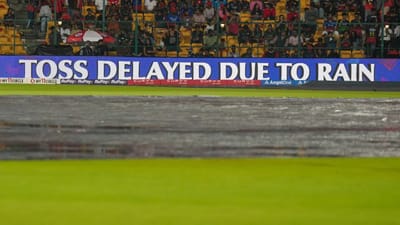 કોઈપણ મેચમાં વરસાદના વિલંબના કારણે મેચ પ્રભાવિત થવાની શક્યતા રહે જ છે અને 20-20 ઓવર રમવી મુશ્કેલ બની જાય છે. આવી સ્થિતિમાં, મેચ પૂર્ણ કરવા માટે ચોક્કસ નિયમોનું પાલન કરવું પડશે.