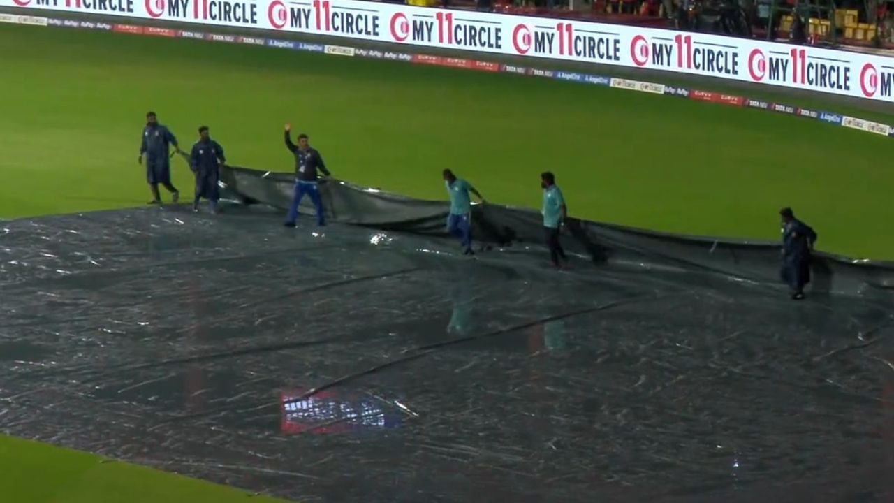 જો આ સમય સુધીમાં મેચ શરૂ ન થાય અથવા શરૂ થયા પછી વરસાદને કારણે ફરીથી મેચમાં વિલંબ થાય, તો મેચ રદ્દ જાહેર કરવામાં આવશે.