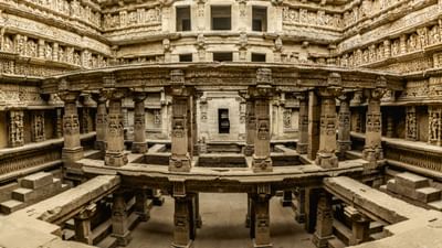 રાણકી વાવ (અથવા રાણી ની વાવ ) એ ગુજરાતના પાટણ જિલ્લામાં આવેલા એક પ્રખ્યાત સ્તંભવાળી વાવ છે, જે ભારતમાં મીઠા પાણીની વાવમાંથી સૌથી સુંદર ગણાય છે. તેની ખાસ ઓળખ તેની કલાત્મક બાંધકામશૈલી અને ઐતિહાસિક મહત્વ માટે છે. (Credits: - Wikipedia)