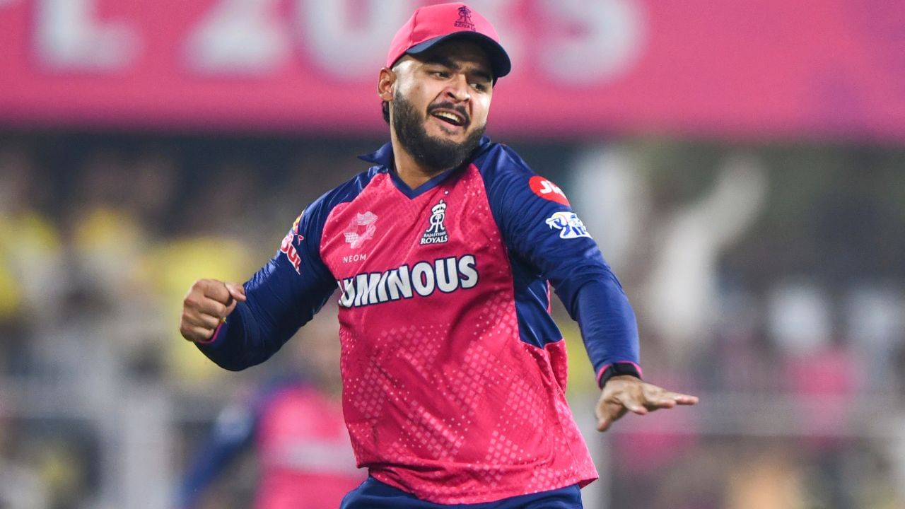 રિયાન પરાગે જ્યારે સોલ્ટનો કેચ છોડ્યો તે સમયે સોલ્ટ માત્ર 1 રન પર રમી રહ્યો હતો. આ પછી, સોલ્ટે 23 બોલમાં 4 ચોગ્ગાની મદદથી 26 રનની ઈનિંગ રમી. ઉપરાંત, વિરાટ કોહલી સાથે મળીને તેણે 40 બોલમાં 61 રનની ભાગીદારી કરી.