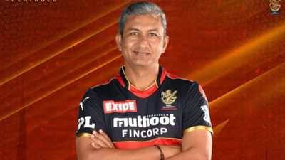 ભૂતપૂર્વ ભારતીય ક્રિકેટર અને બેટિંગ કોચ સંજય બાંગરને આર્યન બાંગર નામનો એક પુત્ર છે. જે છોકરામાંથી છોકરી બન્યો છે અને હવે તે અનાયા બાંગર તરીકે ઓળખાય છે.તો આજે આપણે સંજય બાંગરના પરિવાર અને પર્સનલ લાઈફ વિશે જાણીએ.