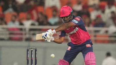 IPL 2025 : સિક્સર ફટકારીને સંજુ સેમસન પેવેલિયન પાછો ફર્યો, DC vs RR મેચમાં આવું કેમ બન્યું?