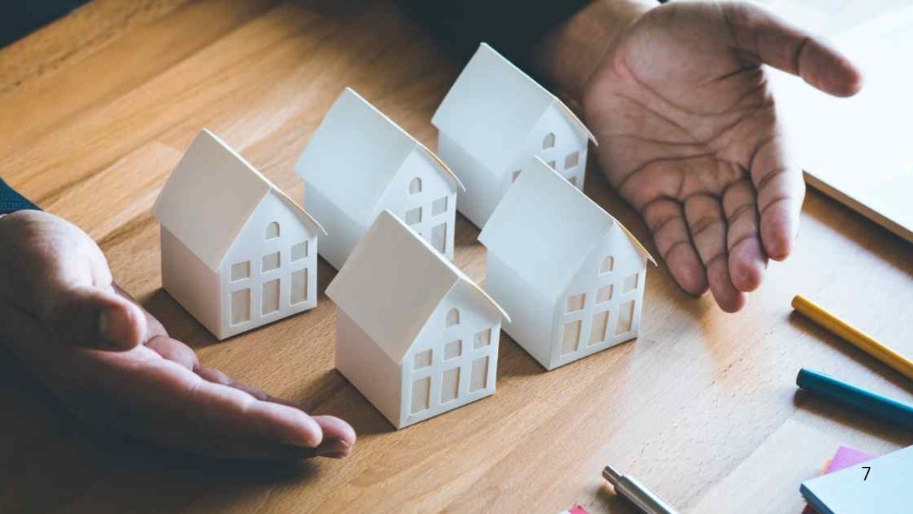 Hindu Adoptions and Maintenance Act, 1956 – Section 20 મુજબ બાળકોની નૈતિક અને કાનૂની ફરજ છે કે તેઓ તેમના માતાપિતાની સંભાળ રાખે, ખાસ કરીને જ્યારે માતાપિતા તેમના પર આશ્રિત હોય.