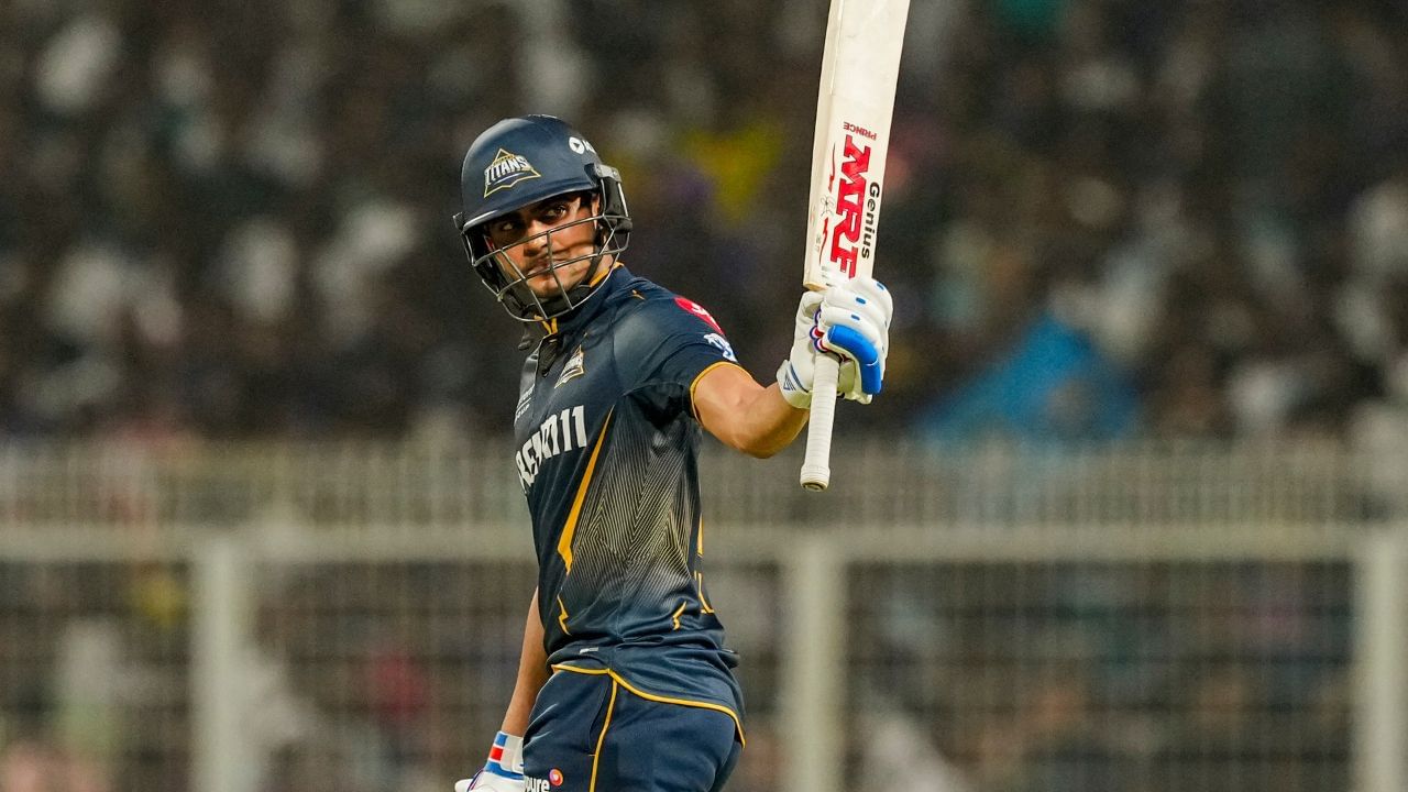 શુભમન ગિલે આ સિઝનમાં 8 મેચની 8 ઈનિંગ્સમાં 43.57ની સરેરાશથી 305 રન બનાવ્યા છે. જેમાં તેણે ત્રણ અડધી સદી ફટકારી છે. ગિલે અત્યાર સુધીમાં IPLમાં 4 સદી ફટકારી છે. (All Photo Credit : PTI)