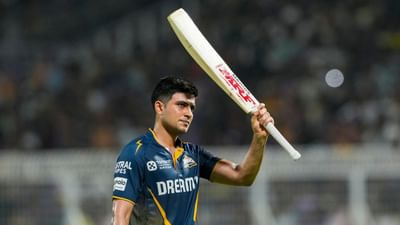 ગુજરાત ટાઈટન્સના કેપ્ટન શુભમન ગિલ કોલકાતા નાઈટ રાઈડર્સ સામે ઈન્ડિયન પ્રીમિયર લીગ 2025ની 39મી મેચમાં નર્વસ નાઈટીનનો શિકાર બન્યો હતો. શુભમન ગિલે સાઈ સુદર્શન સાથે મળીને ટીમને મજબૂત શરૂઆત અપાવી. બંનેએ 74 બોલમાં 114 રનની ભાગીદારી કરી. આ સિઝનમાં આ તેમની બીજી સદીની ભાગીદારી હતી.