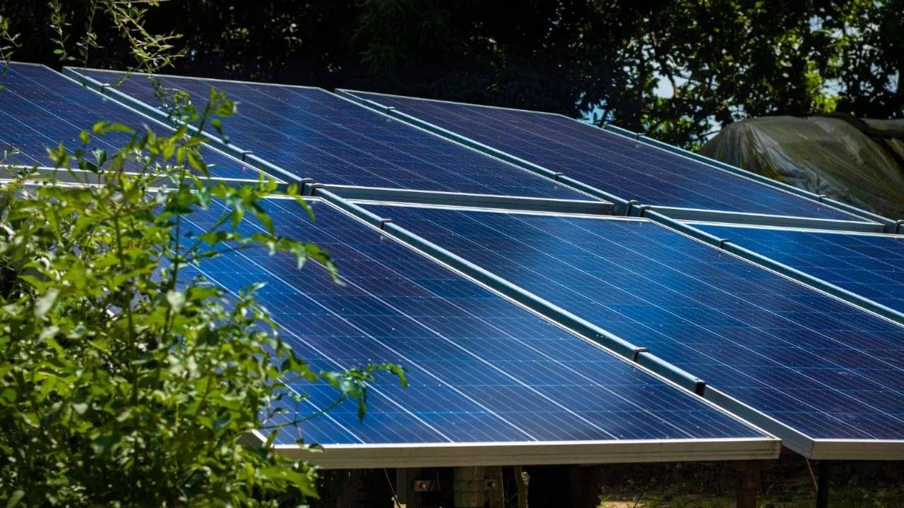 સોલાર પેનલને સાફ કરવા કરો નવીન ટેકનોલોજીનો ઉપયોગ, સોલારની કાર્યક્ષમતામાં ઘટાડો નહીં થાય