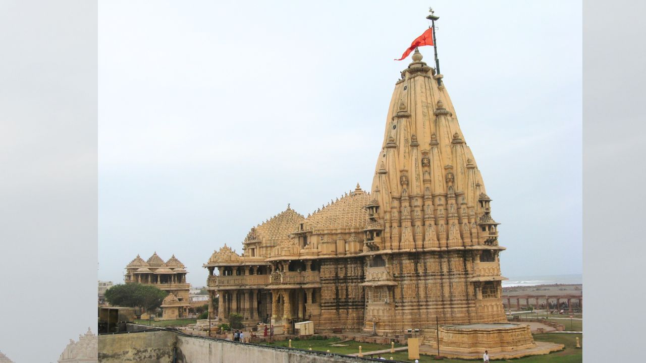 આ મંદિર આજે ભારતના સૌથી પવિત્ર અને પ્રવાસન સ્થળોમાંના એક તરીકે ઓળખાય છે. દર વર્ષે લાખો ભાવિકો અને પ્રવાસીઓ અહીં દર્શન કરવા માટે આવે છે. મંદિરની આર્કિટેક્ચર અને લોકકથાઓ તેને વિશિષ્ટ બનાવે છે. ( આ માહિતી વિવિધ ઐતિહાસિક તથ્યો અને સંશોધનો પર આધારિત છે. વિગતવાર માહિતી માટે, ઇતિહાસના પ્રમાણભૂત ગ્રંથો અને સંશોધનોનો અભ્યાસ કરવો ઉચિત રહેશે.)