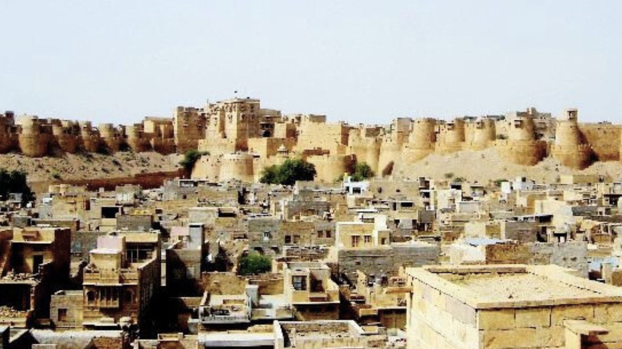 શ્રી ગંગાનગર શહેરની સ્થાપના લગભગ 1927-1930 દરમિયાન થઈ હતી. મહારાજા ગંગાસિંહજીએ બ્રિટિશ સરકારે બનાવેલી “મોન્ટેગ્યુ-ચેમ્સફોર્ડ રિફોર્મ્સ” હેઠળ ઈન્ડિયન લેજિસ્લેટિવ કાઉન્સિલમાં પણ કાર્ય કર્યું હતું. (Credits: - hellotravel)