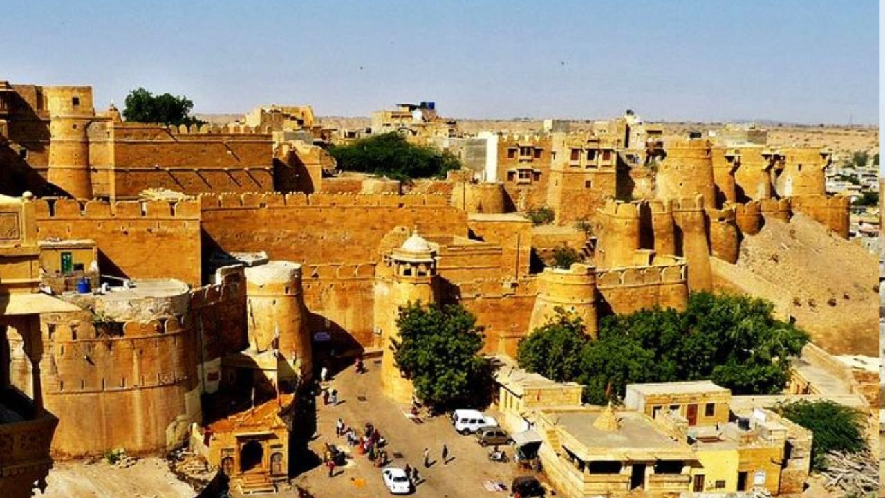 આ શહેર આજે એક કૃષિ આધારિત અર્થવ્યવસ્થાવાળું શહેર છે. અહીંયા ખેત ઉત્પાદનોની માર્કેટ, સૂગર મિલ, ટેક્સટાઇલ ઉદ્યોગ આવેલા છે. શ્રી ગંગાનગર પણ અનેક શૈક્ષણિક સંસ્થાઓ અને સંસ્કૃતિથી ભરપૂર શહેર છે. ( આ માહિતી વિવિધ ઐતિહાસિક તથ્યો અને સંશોધનો પર આધારિત છે. વિગતવાર માહિતી માટે, ઇતિહાસના પ્રમાણભૂત ગ્રંથો અને સંશોધનોનો અભ્યાસ કરવો ઉચિત રહેશે.) (Credits: - hellotravel)