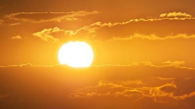 સૂર્યવંશી શબ્દ બે શબ્દો મળીને બનેલો છે. સૂર્યને હિન્દુ ધર્મના દેવતા માનવામાં આવે છે. જ્યારે વંશી શબ્દનો અર્થ વંશ કે કુળ થાય છે.
