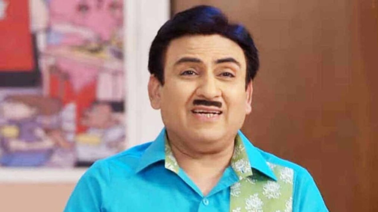 શોમાં દિલીપ જોશી જેઠાલાલની ભૂમિકામાં જોવા મળે છે. જો અહેવાલો પર વિશ્વાસ કરવામાં આવે તો, તેને એક એપિસોડ માટે લગભગ 1.5 લાખ રૂપિયા ફી મળે છે.