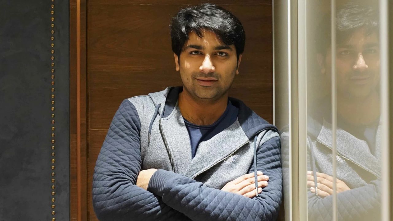 મહારાષ્ટ્રમાં બ્રાહ્મણ અને મરાઠા સમુદાયોમાં પણ જોવા મળે છે. તેમજ ઉત્તર ભારતમાં ઠાકુર જાતિનું એક સ્વરુપ હોઈ શકે છે. ગુજરાત અને મહારાષ્ટ્રમાં ઠક્કર અટક વધુ સામાન્ય છે.