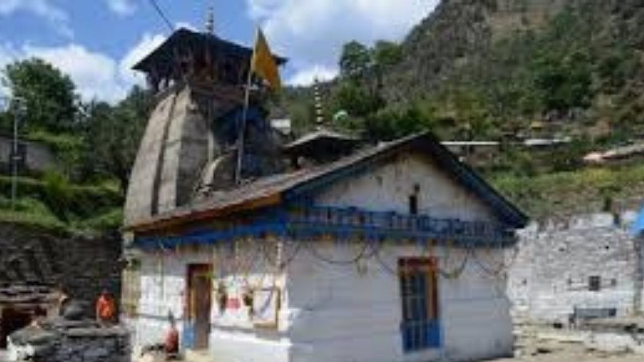 ત્રિયુગીનારાયણ હિંદુ પૂજા માટે એક ફેમસ સ્થળ છે. ઉત્તરાખંડના રુદ્રપ્રયાગ જિલ્લામાં આવેલું છે. આ એક હિંદુ મંદિર છે જે ભગવાન વિષ્ણુને સમર્પિત છે.