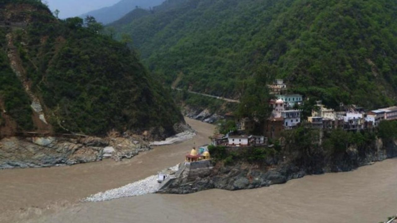 ભારતના ઉત્તરાખંડના રુદ્રપ્રયાગ જિલ્લામાં આવેલું સોનપ્રયાગનું ખુબ જ ધાર્મિક મહ્તવ છે.કારણ કે, અહી બે શક્તિશાળી બાસુકી અને મંદાકિની નદીનો પવિત્ર સંગમનું પ્રતિક છે. સુંદર હિમાલય વચ્ચે વસેલું આ શાંત સ્થળ ચારધામ યાત્રા પર જતા ભક્તો માટે સુંદર સ્થળ છે.