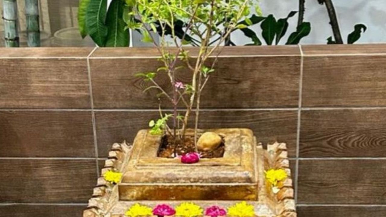 નોંધ : અહીં આપવામાં આવેલી માહિતી ધાર્મિક માન્યતાઓના આધારે ફક્ત આપની જાણકારી માટે છે.